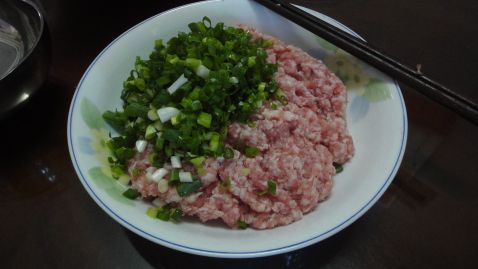 香葱猪肉水饺的做法【步骤图】_菜谱_美食杰