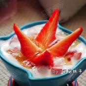 草莓蜂蜜酸奶