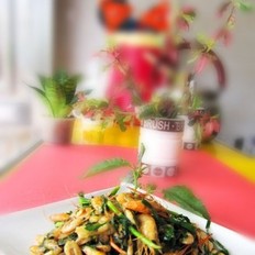鲜河虾焖韭菜