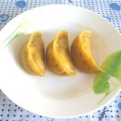 玉米面酸菜蒸饺
