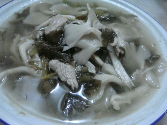 酸菜平菇肉片汤的做法