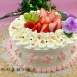 草莓装饰蛋糕