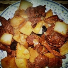 土豆萝卜炖牛肉