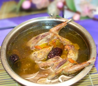 隔水炖鸽子汤的做法_炖鸽子汤的做法_孕妇炖鸽子汤的做法