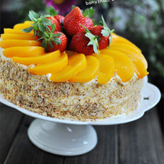 黄桃装饰蛋糕  