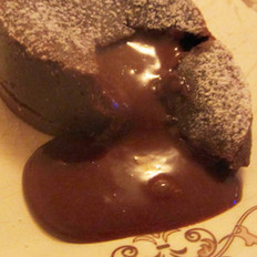 爆浆巧克力熔岩蛋糕