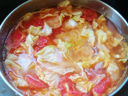 【花样包菜】番茄面鱼包菜的做法