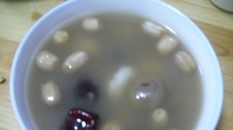 红枣花生枸杞圆子汤的做法