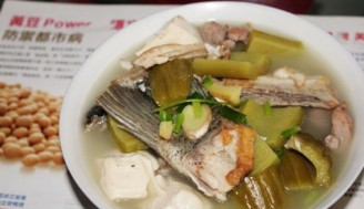 凉瓜豆腐鱼汤的做法