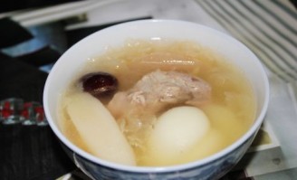 银耳海底椰瘦肉汤的做法