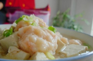 鲜虾丸炖豆腐的做法