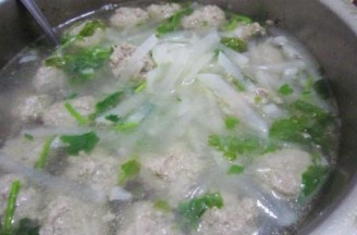 萝卜汆羊肉丸子汤的做法