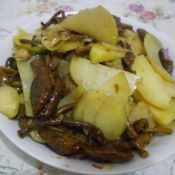 茶树菇炒土豆片