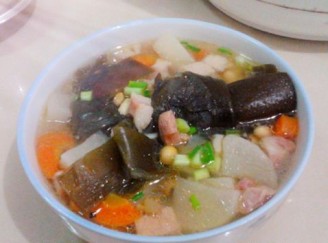 豆香海带猪肉萝卜汤的做法