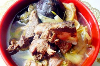 香菇黄花菜炖鸭肉的做法