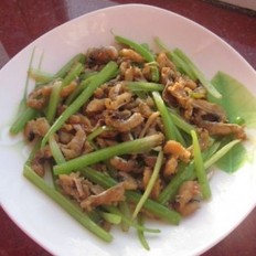 鳗鱼丝炒芹菜