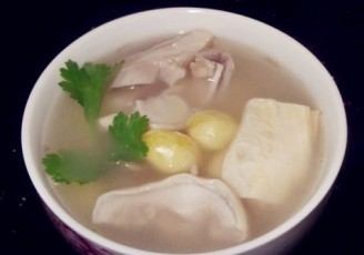 白果腐竹胡椒煲猪肚汤的做法