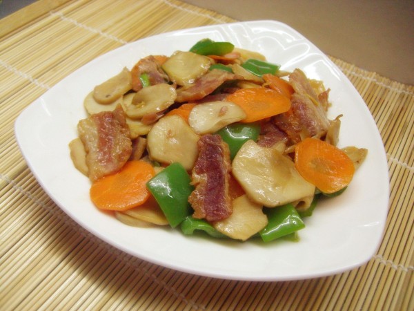 杏鲍菇炒培根肉的图片图片