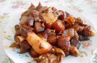 红烧肉炖干豆腐的做法