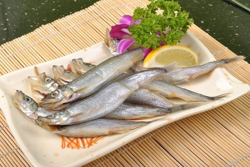 多春鱼 的功效与作用 多春鱼 的营养价值 食材百科 美食杰
