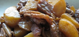 蘑菇土豆炖牛肉的做法