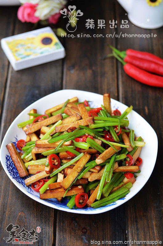 芹菜炒香干 芹菜炒香干的家常做法 美食杰芹菜炒香干做法大全